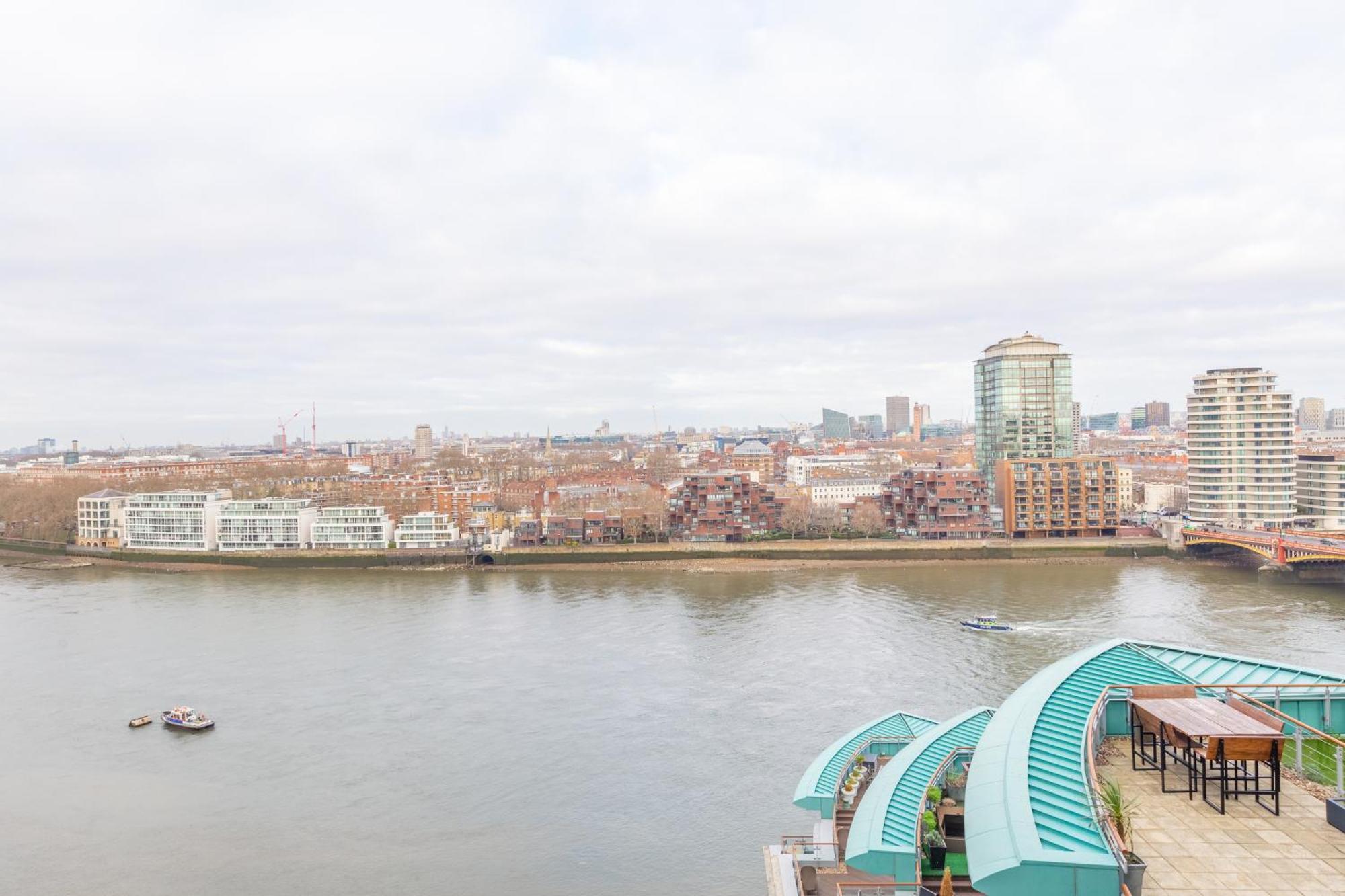 Gorgeous 3 Bedroom Flat In Vauxhall With Views Appartamento