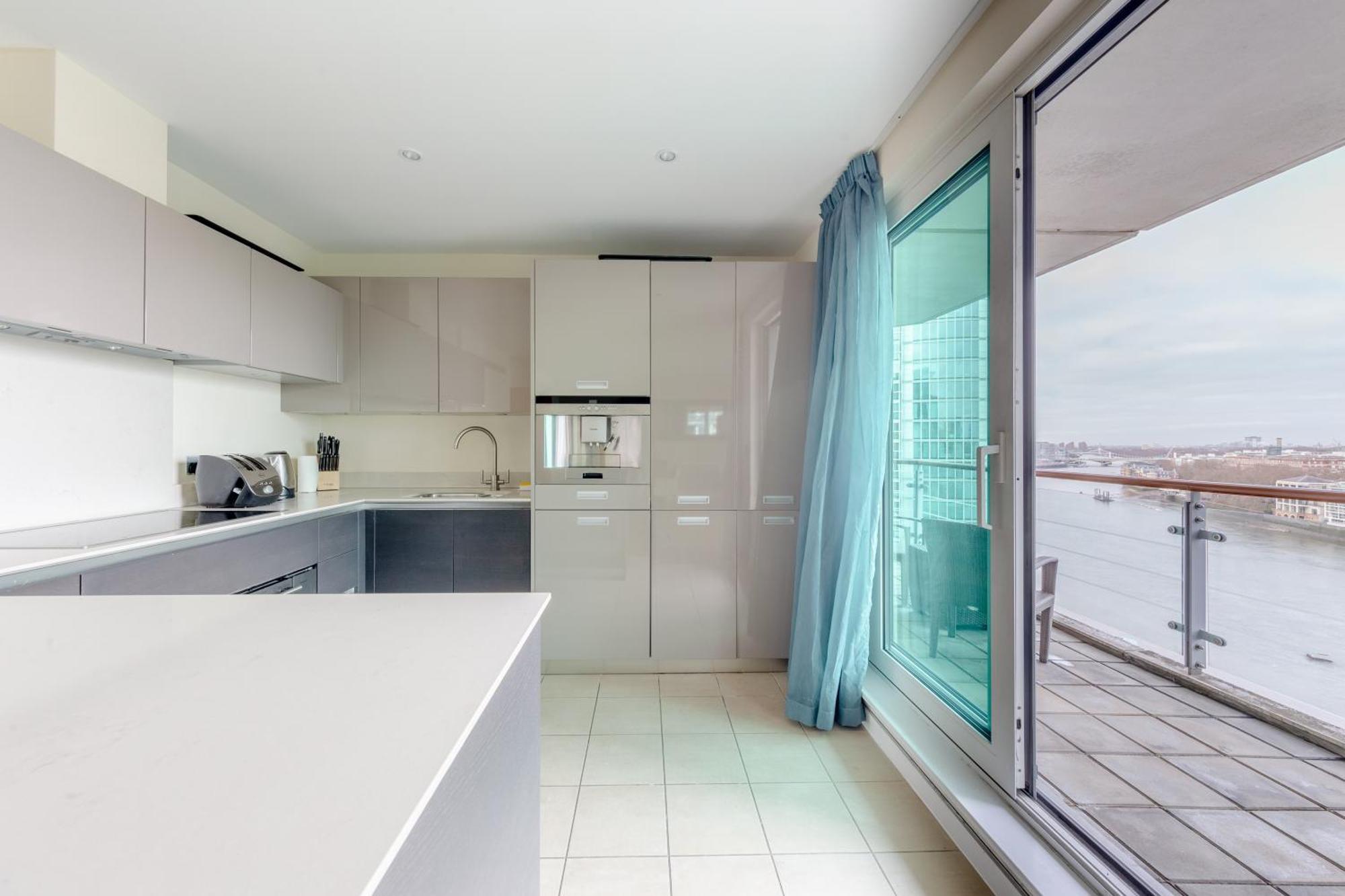 Gorgeous 3 Bedroom Flat In Vauxhall With Views * Londra